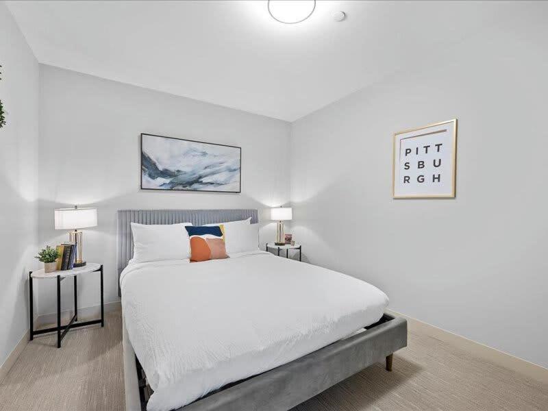 Cozysuites Lavish 1Br, Downtown Питтсбург Экстерьер фото